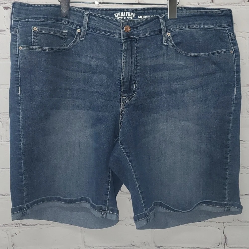 Signature Levi Strauss Womens Jean Shorts Size 22W